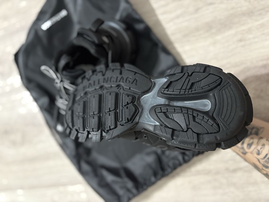 Noi! Balenciaga Track 36