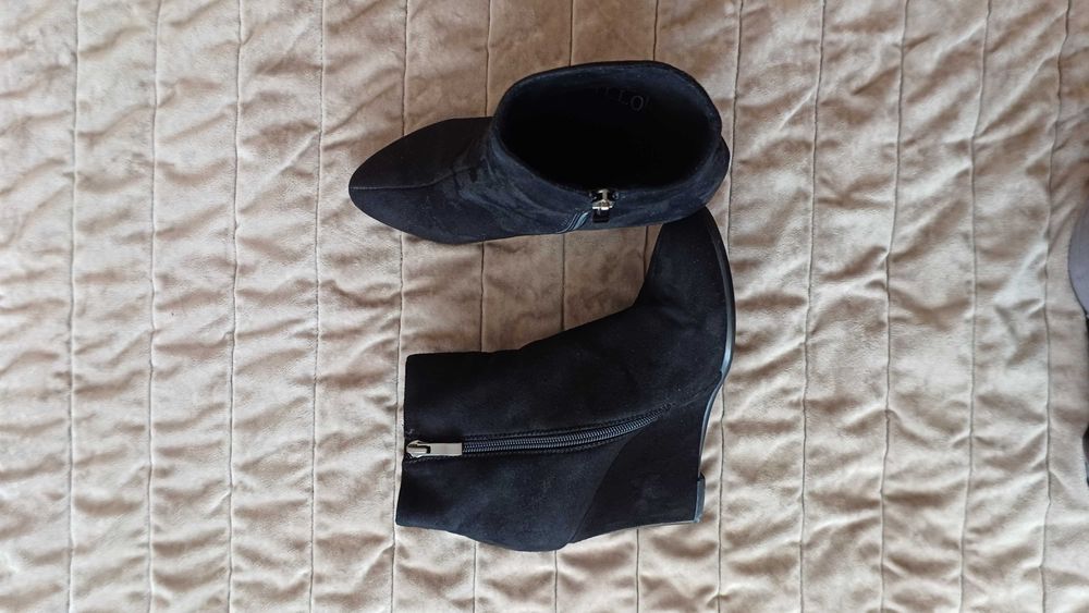 Елегантни дамски черни боти STILLO - Естествен велур – 37 номер