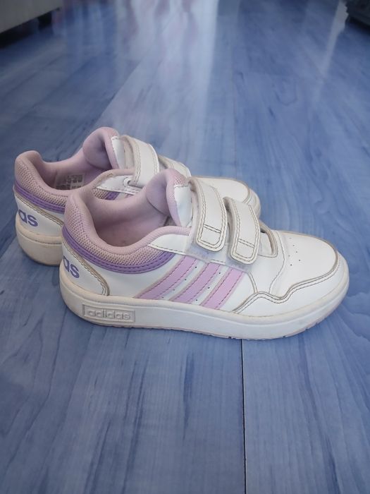 Продавам маратонки adidas