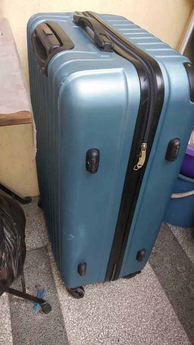 Твърд куфар със ключалка TSA