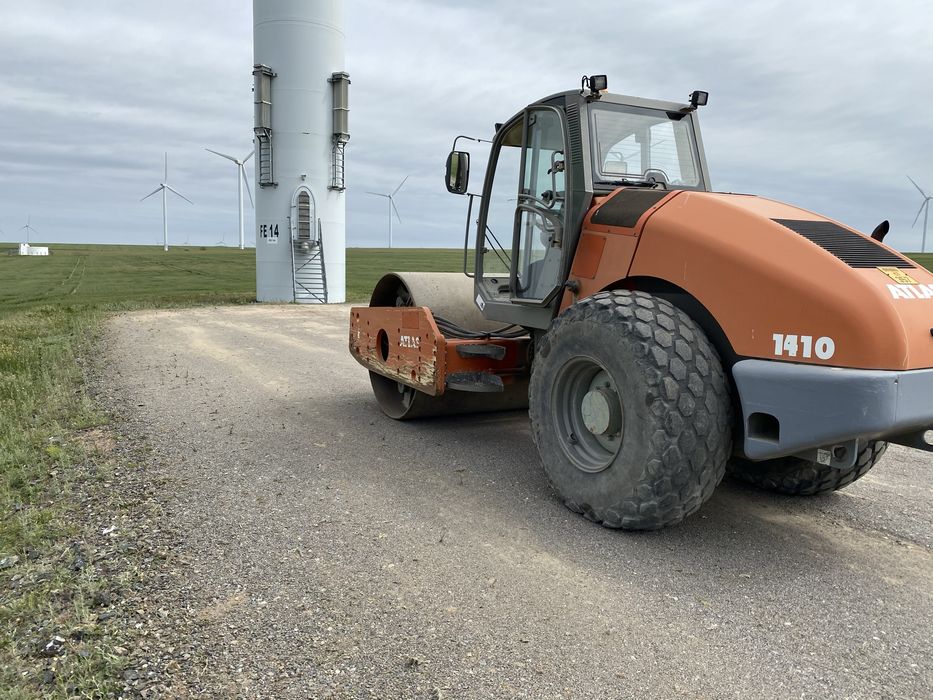 Inchiriez automacarale 30 , 55 tone si si utilaje de constructii