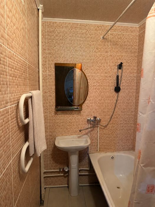 Продам 2 комн квартиру мкр Береке