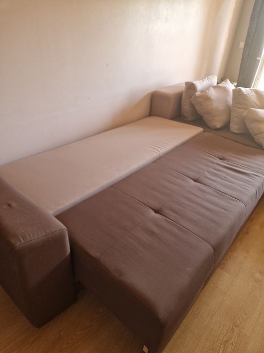 Голям ъглов диван за хол