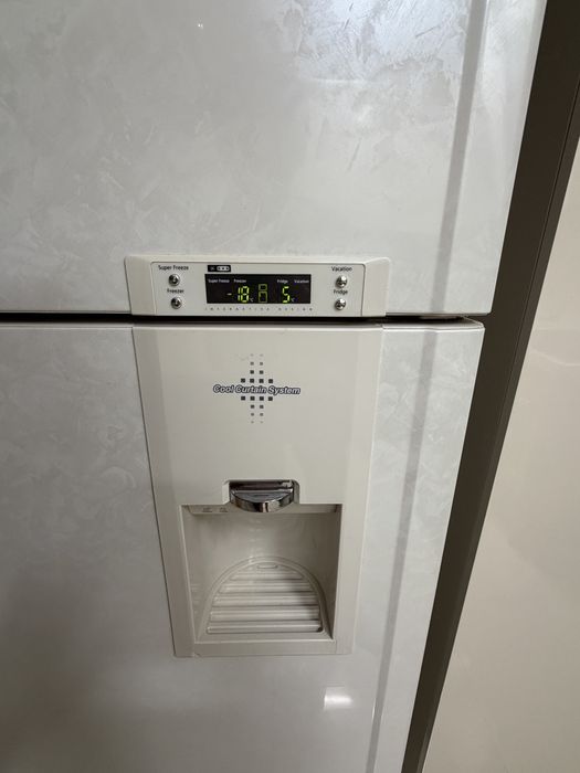 Холодильник LG большой