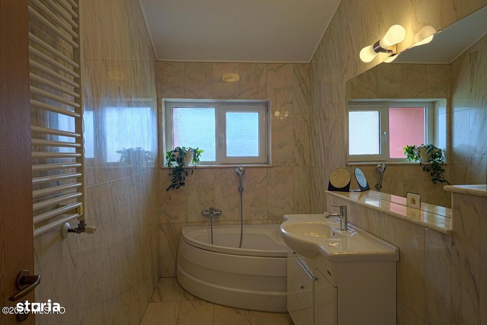 Dumbravita - Str Soarelui - Casa P+1, 3 Camere, Parcare Acoperita