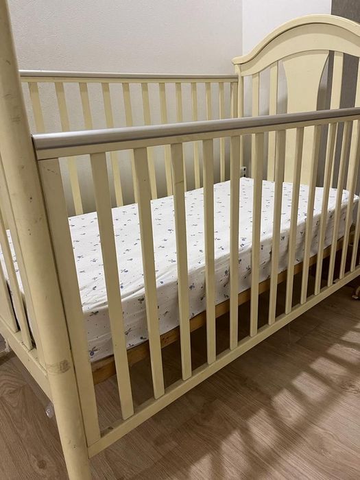 Продам простынь для манежки