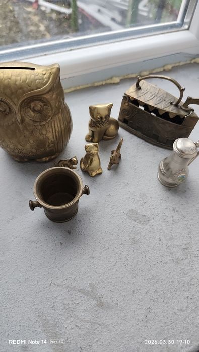 Vând 7 obiecte din bronz și una din cositor