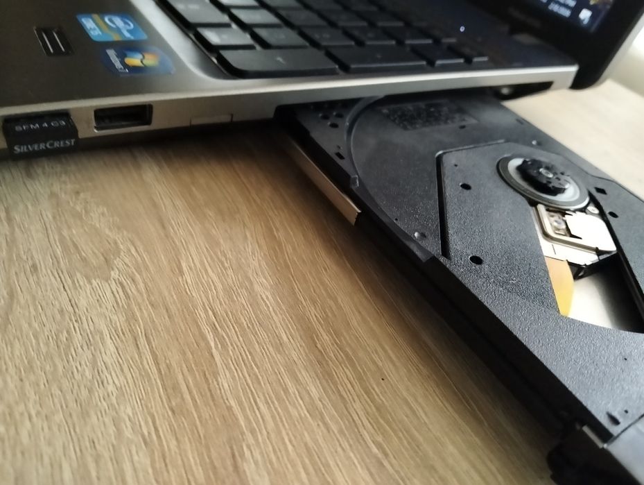 Vand laptop hp negociabil Probook 4530s  procesor i5 intel inside