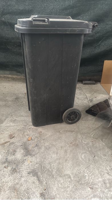 Мусорный бак большой