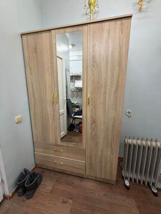 Шифонер, диван и прихожая. Продам