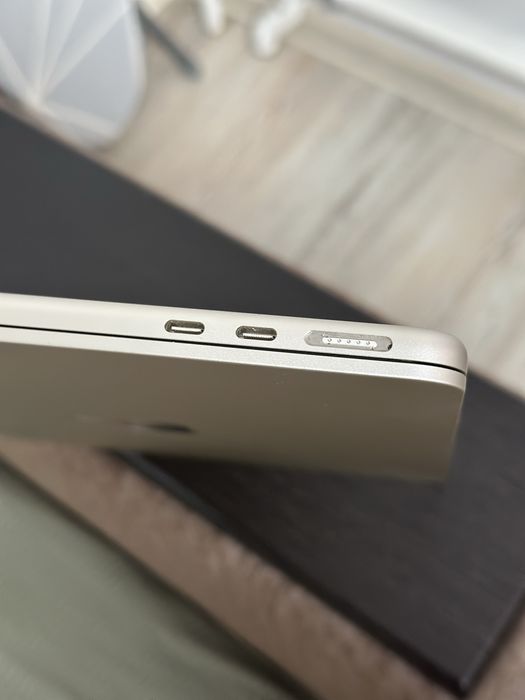 Продаю Apple MacBook Air 13 (2022)