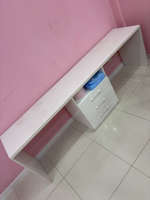 Маникюрный стол 2,4м