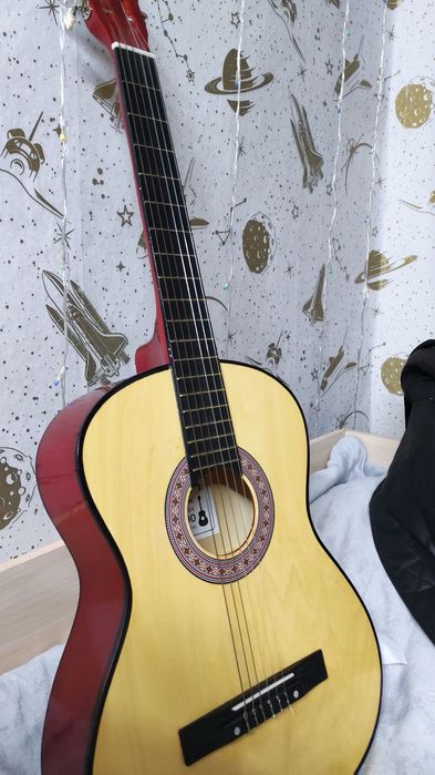 Акустическая гитара