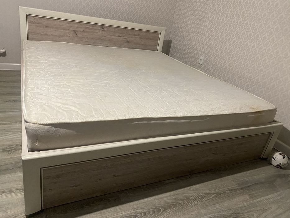 Диван спальный и манеж детский