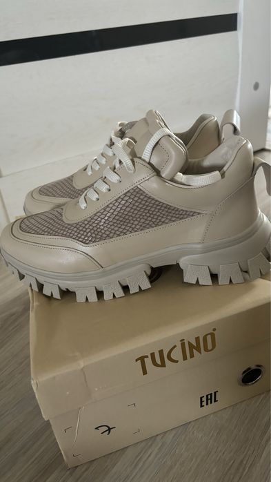 Кросы кожанные внутри и снаружи 15 тысяч турецкое