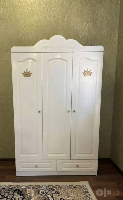 Detskiy kravat va shkaf kam ishlatilgan