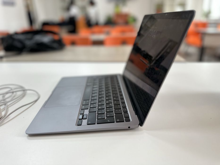 Продам макбук apple air