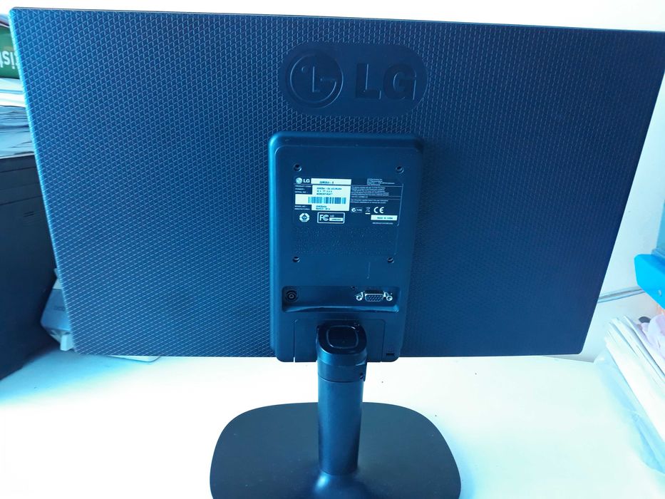 Монитор LG 19.5 inch модел LG 20M35A