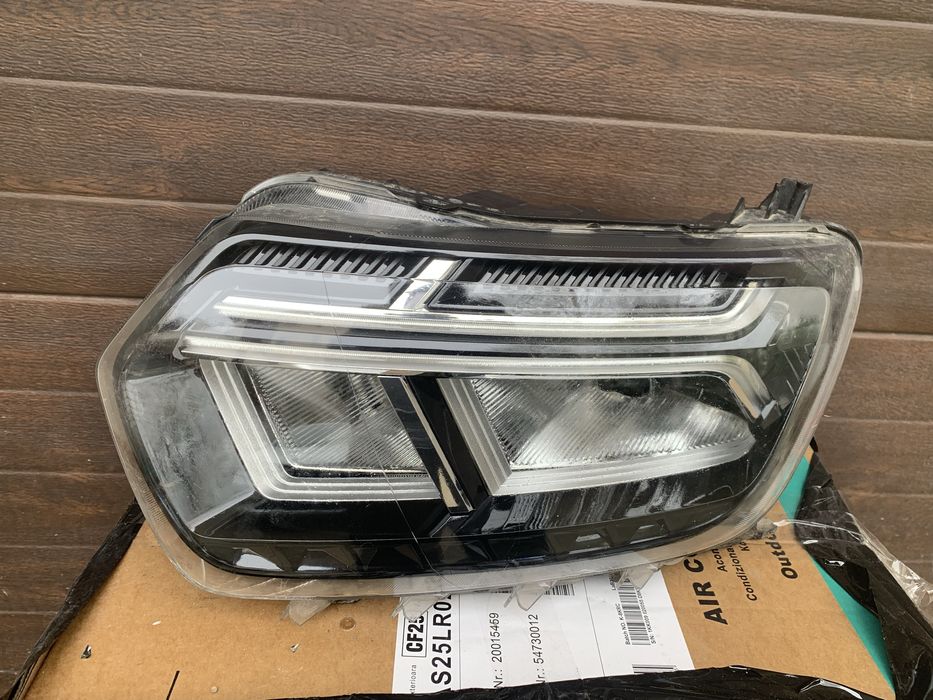 Far Dacia Duster partea stanga an 2021/2022/2023