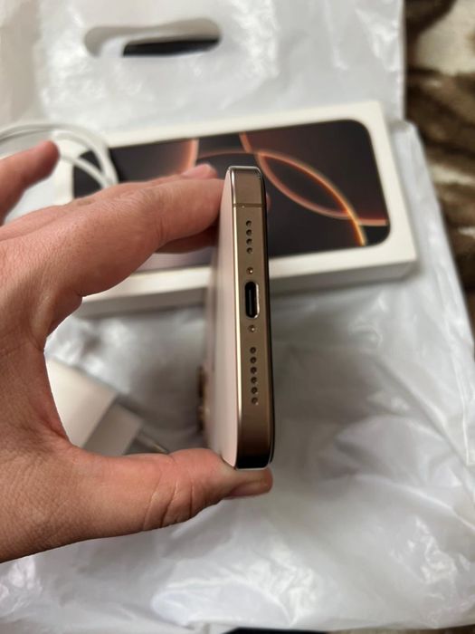 Продам Айфон 16 про макс