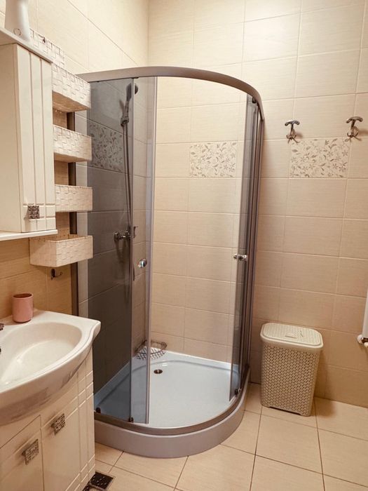 de inchiriat 3 camere ared uta