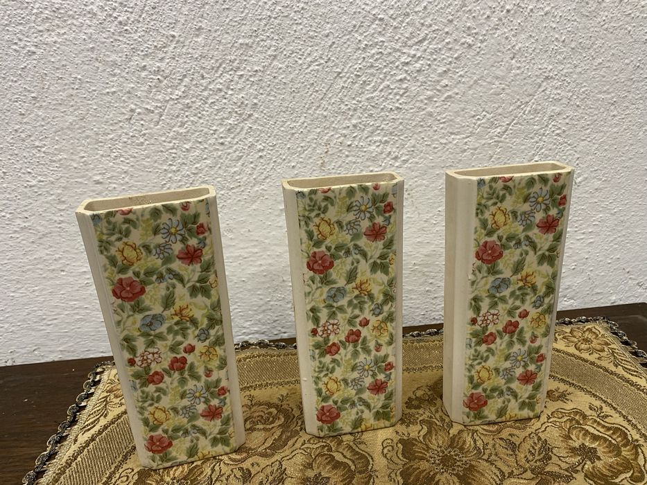 Френски порцеланови вази  за стена или радиатор