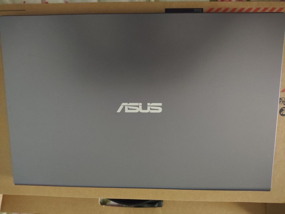 Asus noutbuk sotiladi.