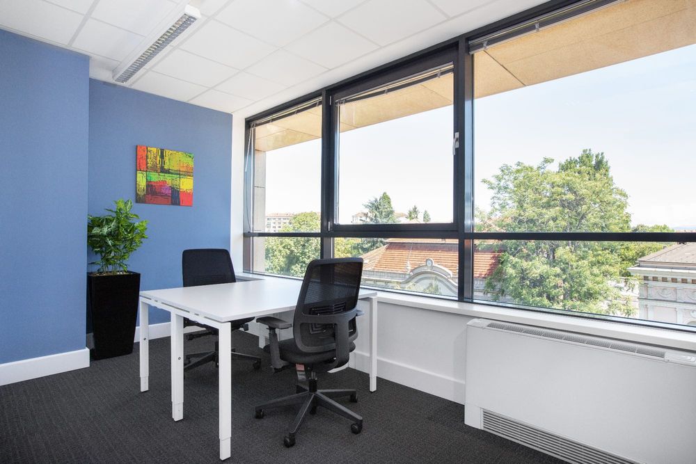 Самостоятелно офис пространство за 1-2 души в Regus Parliament