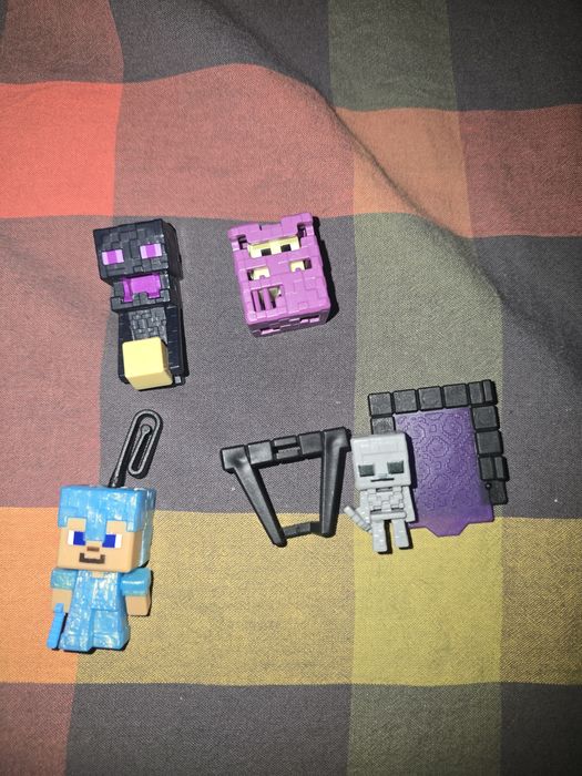 Продаю kinder joy minecraft