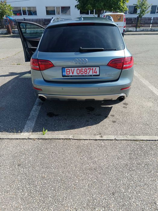 Vând Audi A4 b8 benzina 2l ollroad 211 cp .2010 motor defect.