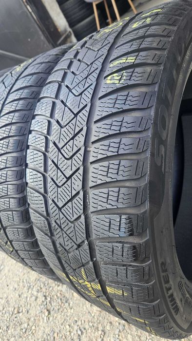 # 235/45 R18 • Iarna • Pirelli Sottozero 3 TO Elect PNCS 98V | 4 buc | DOT 2023 | Pret/buc