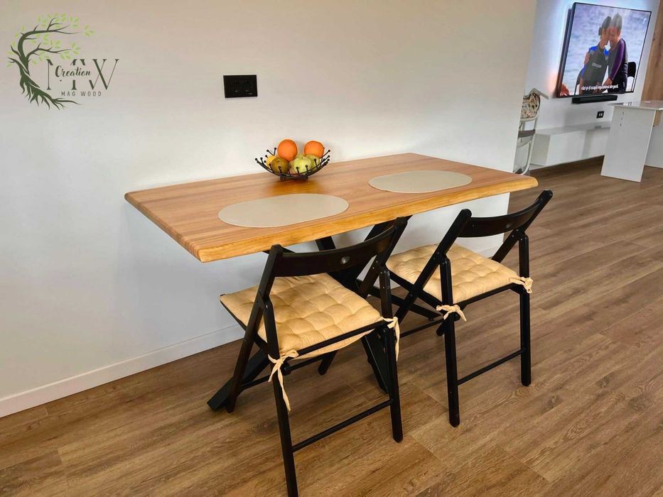 Masa cu blat din lemn masiv si picioare din metal