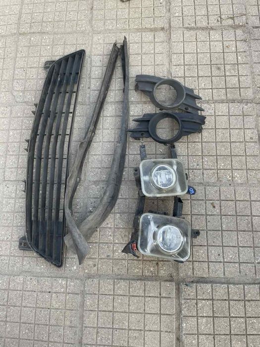 Продавам части за предна броня на Opel Meriva 2009