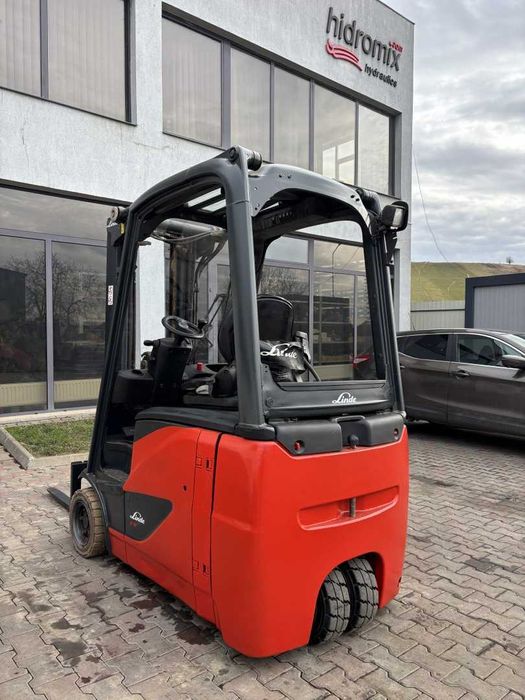 Electrostivuitor Linde 1.6 to – 3 roți Anul fabricației: 11/2015