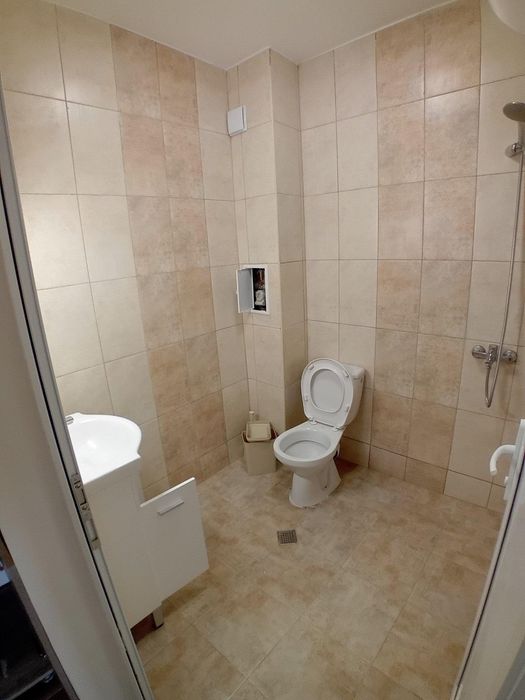 Дава се под наем Двустаен апартамент в Пловдив, Остромила - 70 кв.м за 410 € - Снимка #3