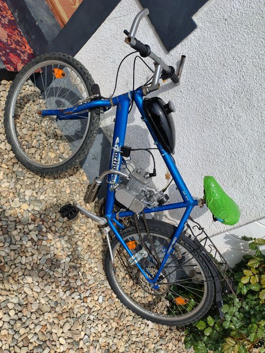 Vând bicicletă cu motor