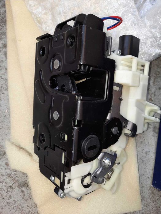 Încuietoare ușa spate VW Golf/Passat, Skoda Octavia