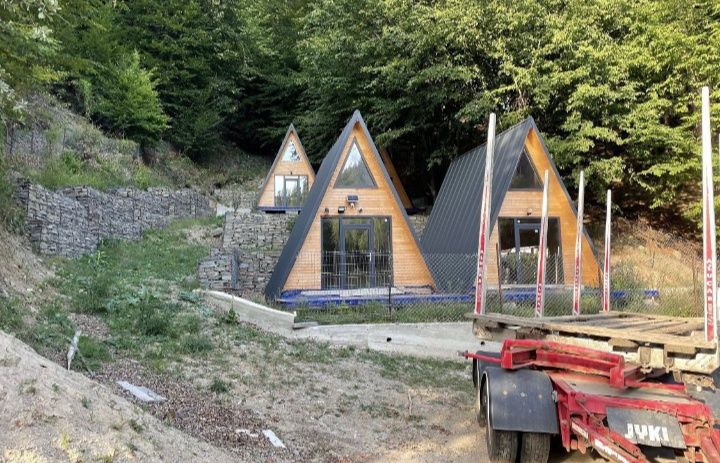 Vând cabane tip A frame