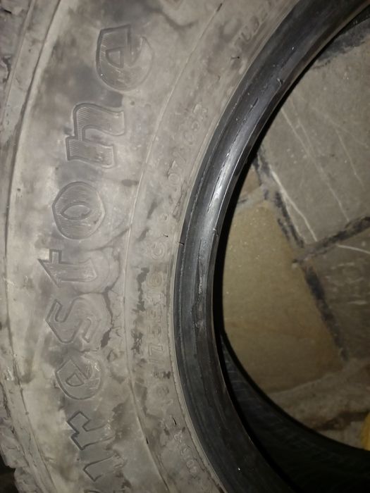 Vând 4 cauciucuri cu dimensiunile de 195   75  16 C