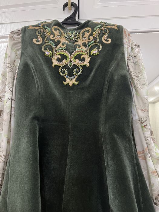 Платье ,продается кажекей