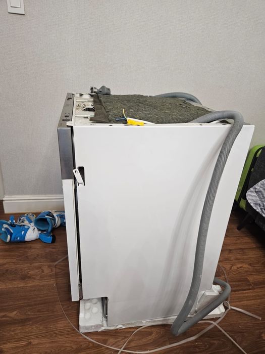 Продам посудомоечную машину