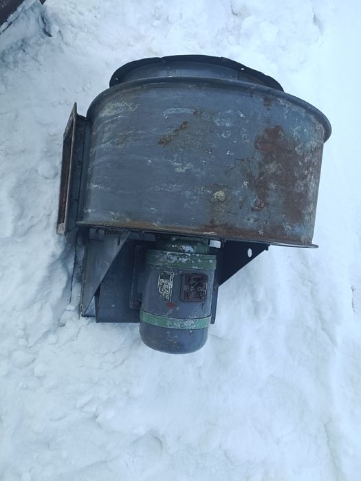 Продам вытяжки, улитки.