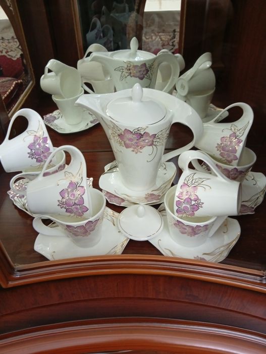 арзонга чой сервиз, вазалар ва бошка идишлар сотамиз