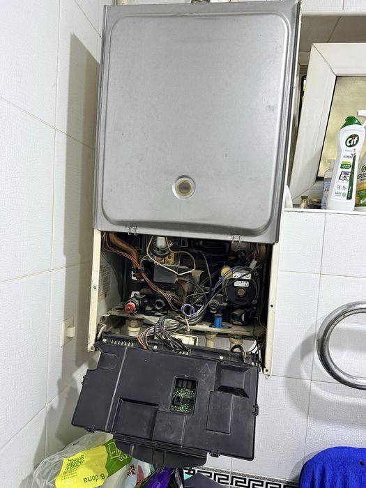 Продается двухконтурный котел Ariston 24