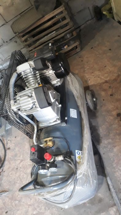 Продам новый воздушный компрессор на 100л