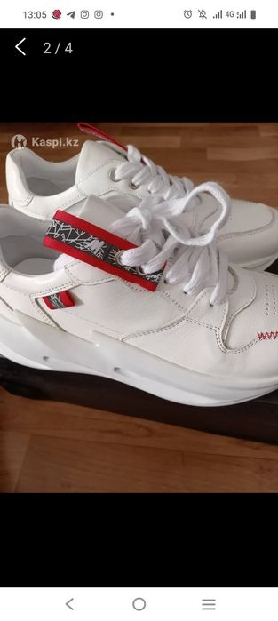Продам белые кроссовки