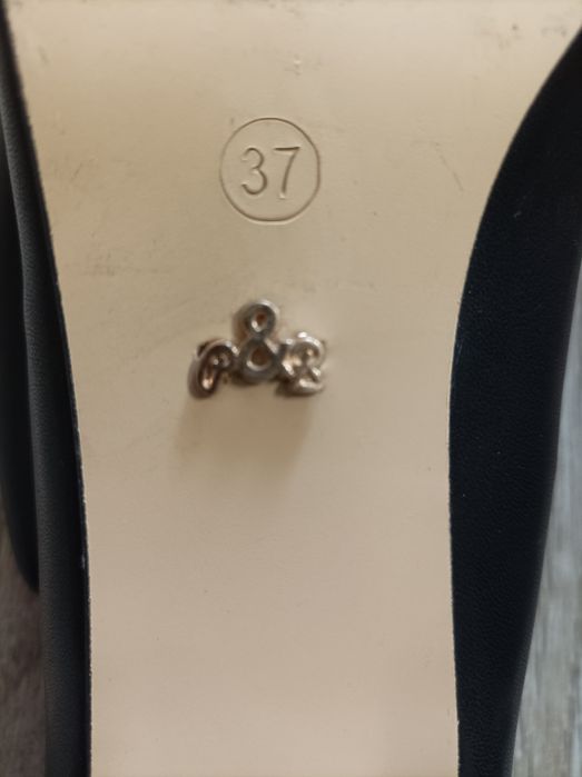 Официални черни обувки на ток 37 номер