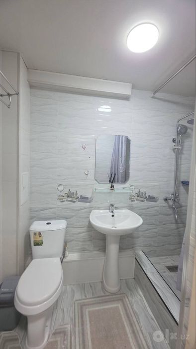 Чиланзар ТЦ 2 кв.  1комн. Кирпич.