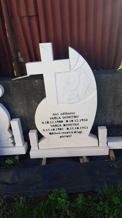 Reducere de preț monumente funerare,cruci ,mozaic.