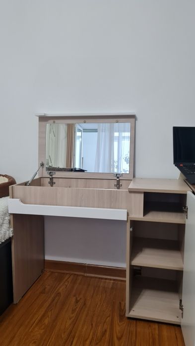 Продам столик туалетный(для макияжа)